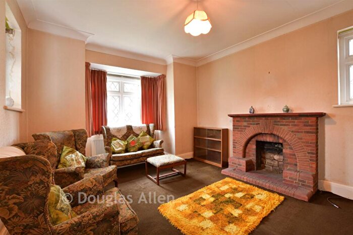 3 Bedroom Detached House For Sale In Rockingham Avenue, Hornchurch, Essex, RM11