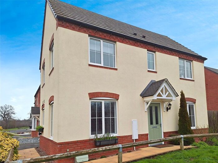 3 Bedroom Detached House For Sale In Lower Farm Way, Nuneaton, Warwickshire, CV10