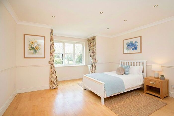4 Bedroom Property To Rent In Bainbridge Close, Ham, TW10