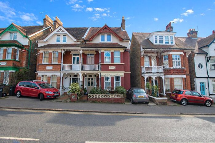 1 Bedroom Flat For Sale In Queens Road, Broadstairs, CT10
