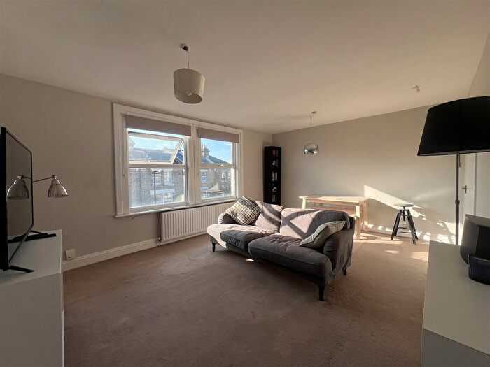 1 Bedroom Flat To Rent In Landor Road, London, SW9