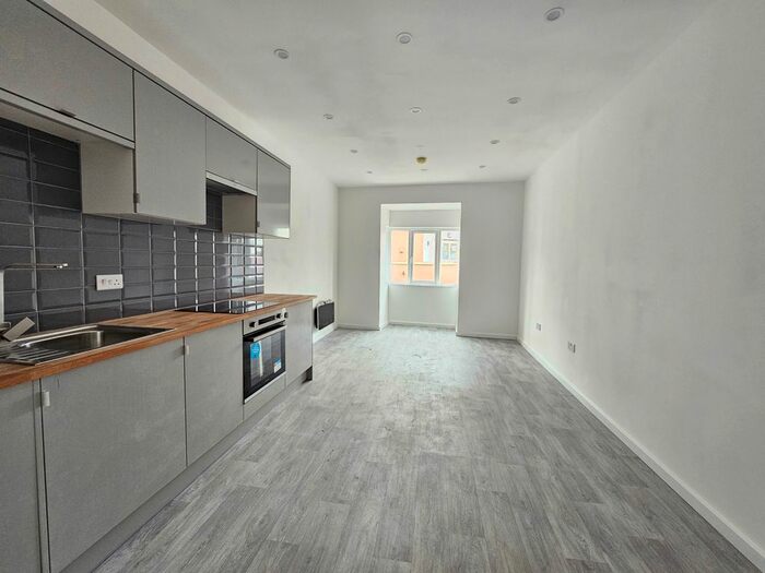 2 Bedroom Flat To Rent In Abbeydale Road, Sheffield, S7