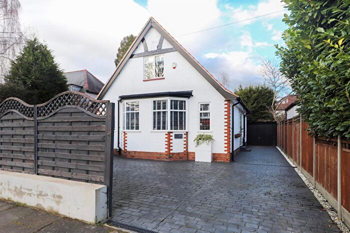 2 Bedroom Property For Sale In Swakeleys Road, Ickenham, UB10