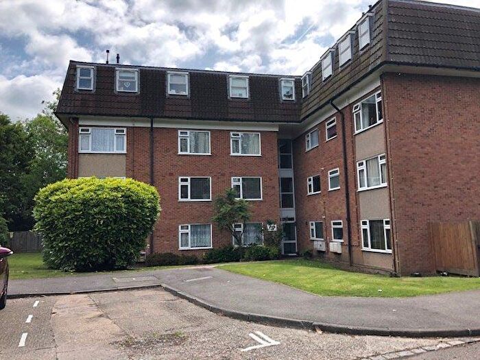 2 Bedroom Flat To Rent In Lambs Close, Cuffley, EN6