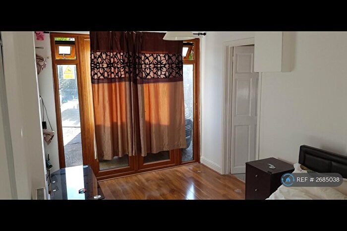 1 Bedroom Flat To Rent In Snape Spur, Slough, SL1