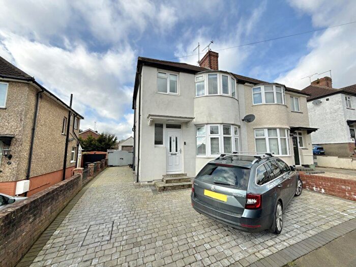 3 Bedroom Semi Detached House For Sale In Cedar Grove, Yeovil, Somerset, BA21