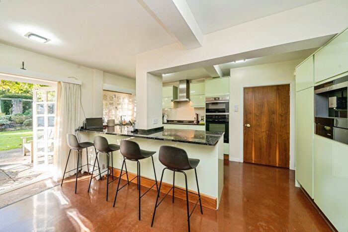 3 Bedroom Detached House For Sale In Cobham Road, Fetcham, Leatherhead, Surrey, KT22