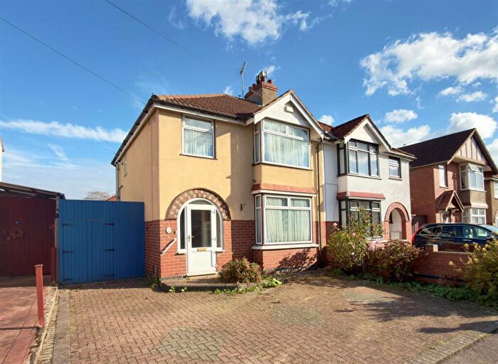 3 Bedroom Semi Detached House For Sale In Podsmead Road, Gloucester, GL1