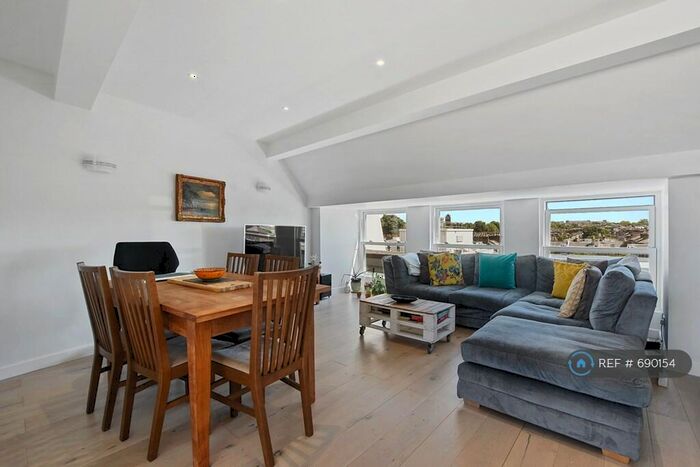 2 Bedroom Maisonette To Rent In Grafton Yard, London, NW5