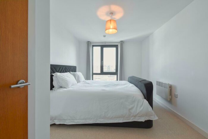 2 Bedroom Apartment To Rent In Queensway, Redhill, RH1