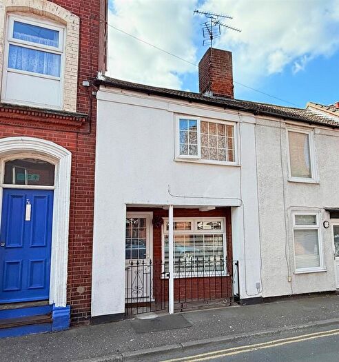 2 Bedroom Terraced House For Sale In Albion Road, Great Yarmouth, NR30
