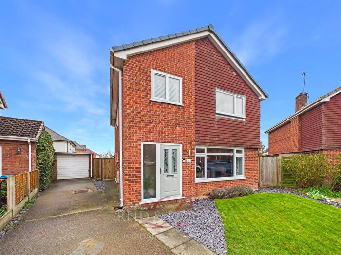 4 Bedroom Detached House For Sale In Kingfisher Close, Farndon, Chester, CH3