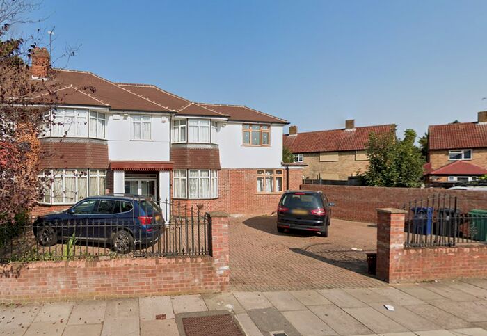 Studio To Rent In Watery Lane, Northolt, UB5