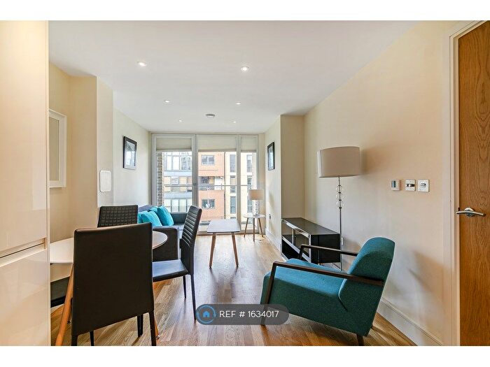 2 Bedroom Flat To Rent In Slate House, London, E14