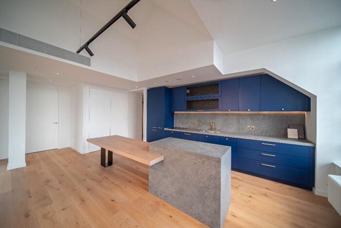 3 Bedroom Penthouse For Sale In Sales Gallery, Orchard Place, London, E14