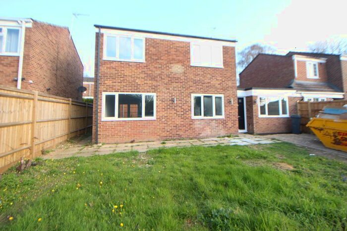 3 Bedroom Semi-Detached House To Rent In Lowfield Road, Reading, RG4