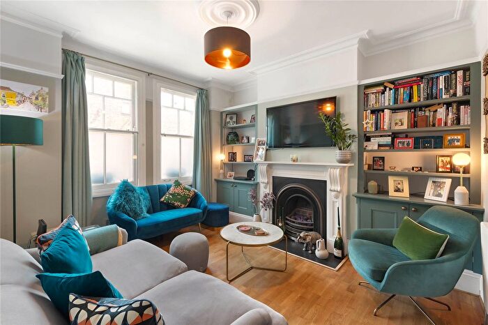2 Bedroom Flat For Sale In Silverthorne Road, SW8