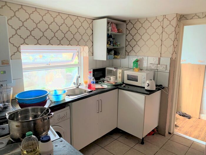 1 Bedroom Flat To Rent In System Street, Cardiff, CF24