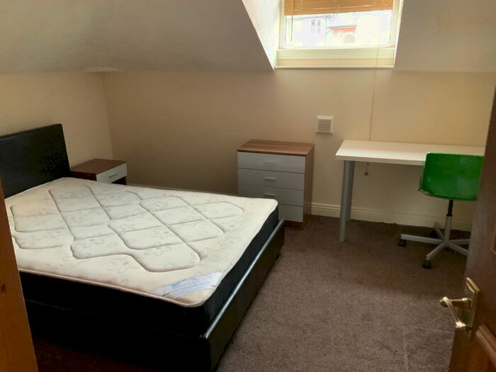 12 Bedroom Detached House To Rent In Mauldeth Road, Withington, Manchester, M20