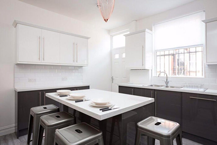 6 Bedroom House To Rent In Burchett Grove, Leeds, LS6