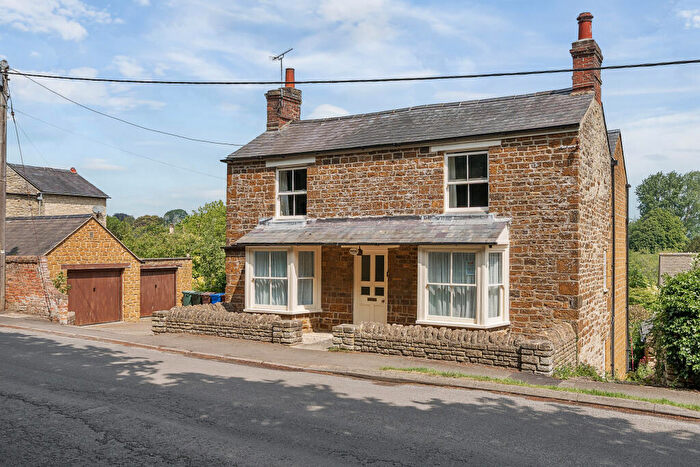 4 Bedroom Detached House For Sale In Heyford Road, Steeple Aston, OX25