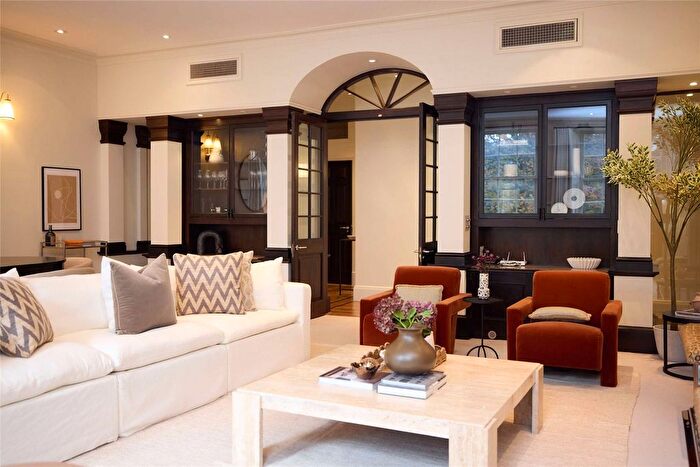 3 Bedroom Flat To Rent In Hyde Park Square, London, W2