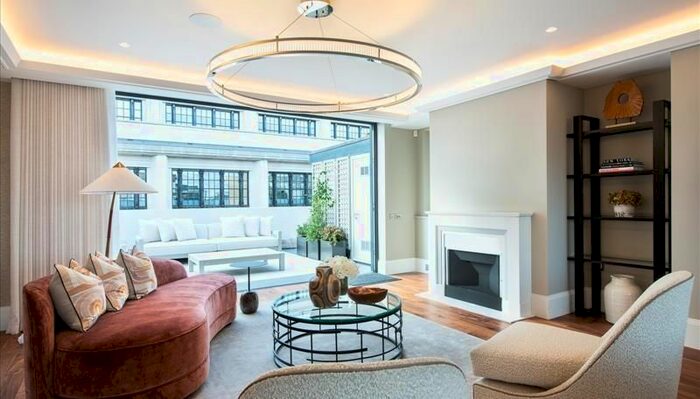 3 Bedroom Flat To Rent In Young Street, London, W8