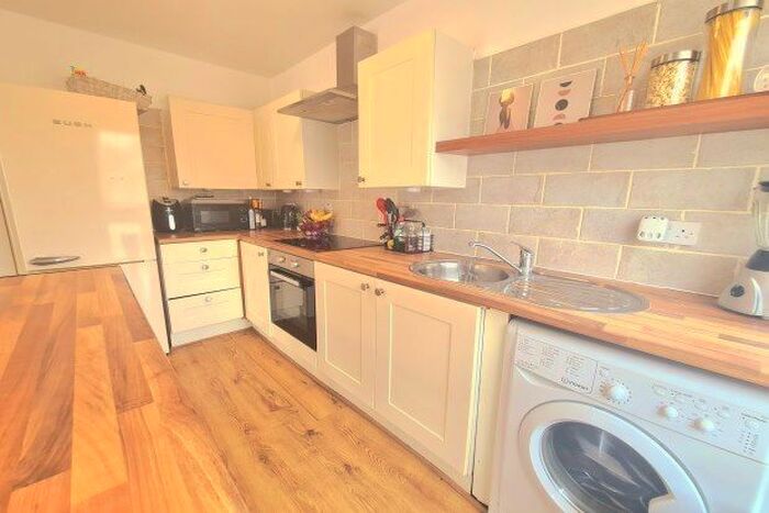 1 Bedroom Flat To Rent In Cooden Close, Bromley, BR1
