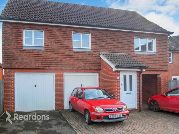 2 Bedroom Flat To Rent In Reams Way, Sittingbourne, Kent, ME10