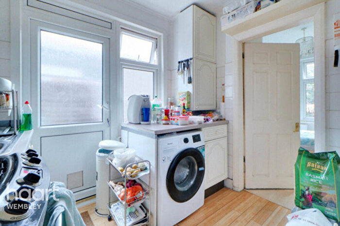 2 Bedroom Maisonette For Sale In Wembley Park, HA9