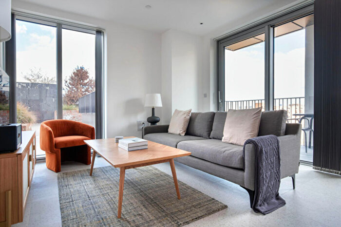 1 Bedroom Apartment To Rent In Tapestry Way, London, , Uk, E1