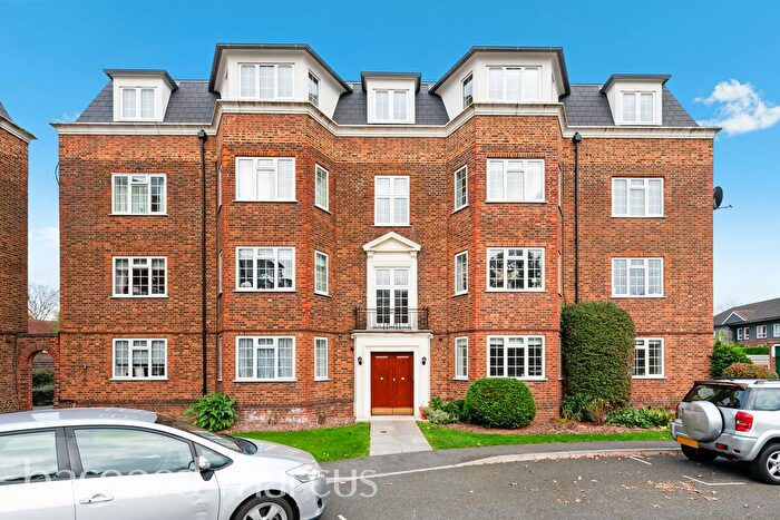 2 Bedroom Flat To Rent In Orchard Court, The Avenue, Worcester Park, KT4