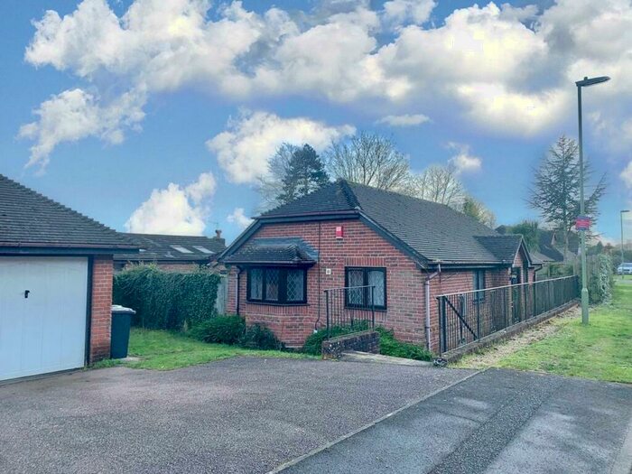 2 Bedroom Bungalow To Rent In Loader Close, Kings Worthy, Winchester, SO23