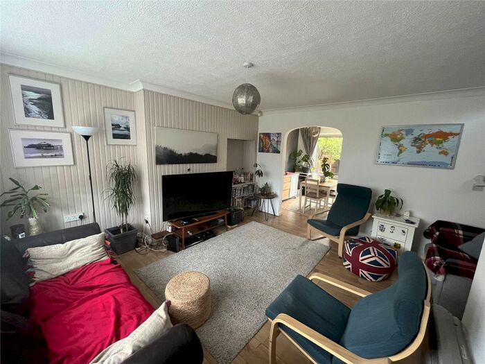 3 Bedroom Semi-Detached House For Sale In Woolwich Road, London, SE2