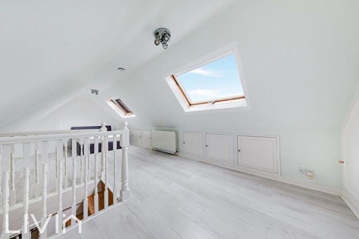 2 Bedroom Flat To Rent In Beech House Road, CR0