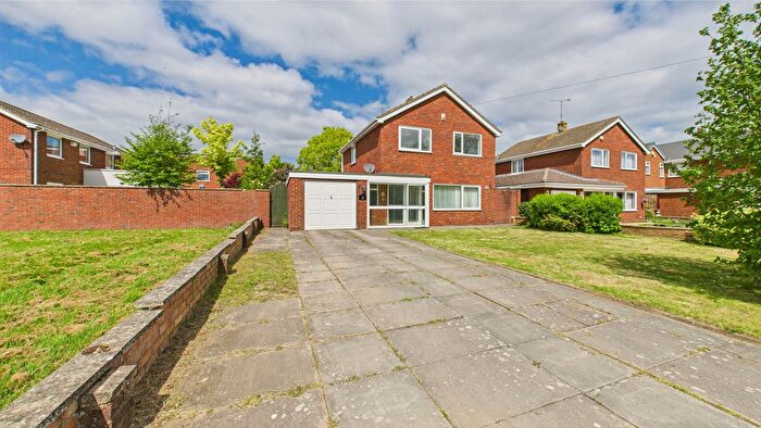 Detached House To Rent In Studland Close, Aylesbury, Buckinghamshire, HP21