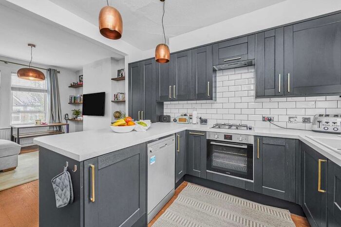 3 Bedroom Flat To Rent In Charlmont Road, London, SW17