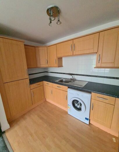 2 Bedroom Flat To Rent In Brookside Court, Shaw Lane, L35