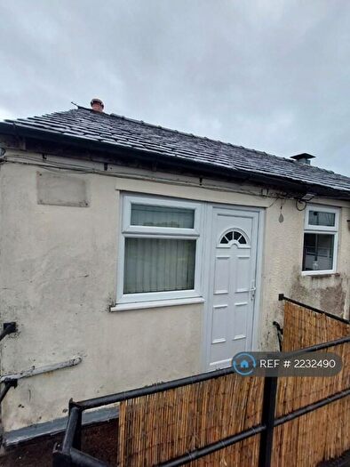 2 Bedroom Maisonette To Rent In Bury Old Road, Prestwich, Manchester, M25