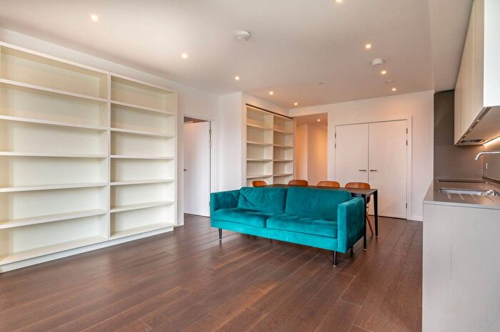 3 Bedroom Flat To Rent In Asteria House, Stratford, London, E20