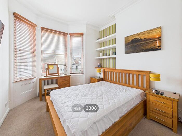 1 Bedroom Flat To Rent In Queens Park Road, Brighton, BN2