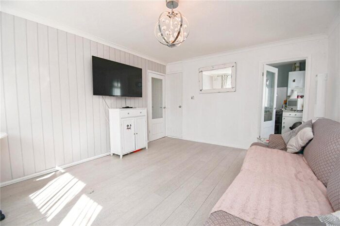1 Bedroom Flat For Sale In Gateacre Court, Ellesmere Port, Cheshire, CH66