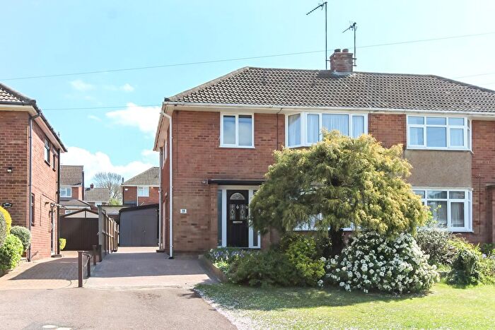 3 Bedroom Semi Detached House For Sale In Oakway, Wellingborough, NN8