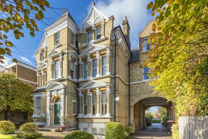 2 Bedroom Flat To Rent In Keswick Road, London, SW15