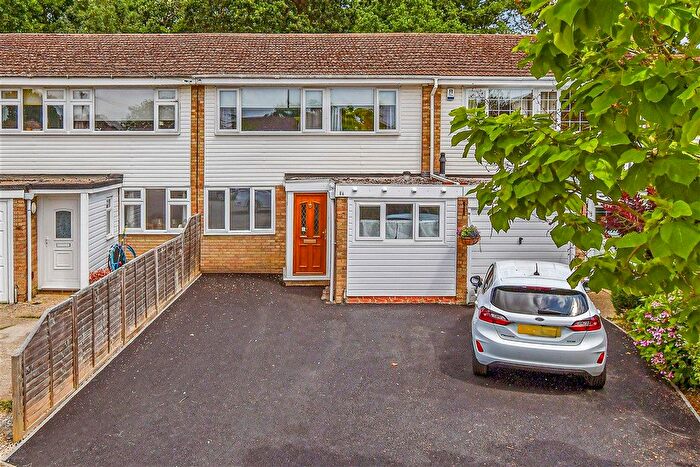 3 Bedroom Semi-Detached House For Sale In Knaves Acre, Headcorn, Kent, TN27