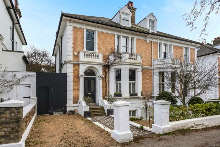 4 Bedroom Semi-Detached House To Rent In Denmark Villas Hove, BN3