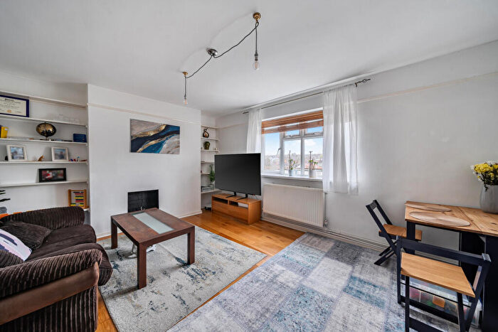 2 Bedroom Flat For Sale In Brook Road, Crouch End, London, N8