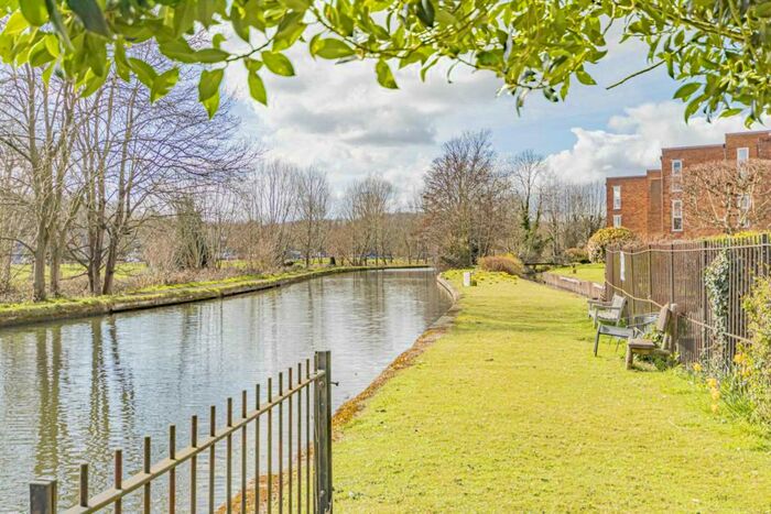 2 Bedroom Apartment To Rent In River Park, Hemel Hempstead, HP1