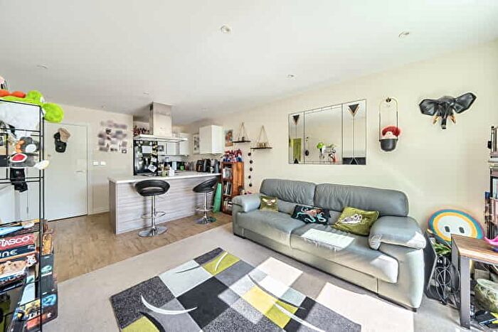 1 Bedroom Flat For Sale In Empire House, Welwyn Garden City, Hertfordshire, AL7