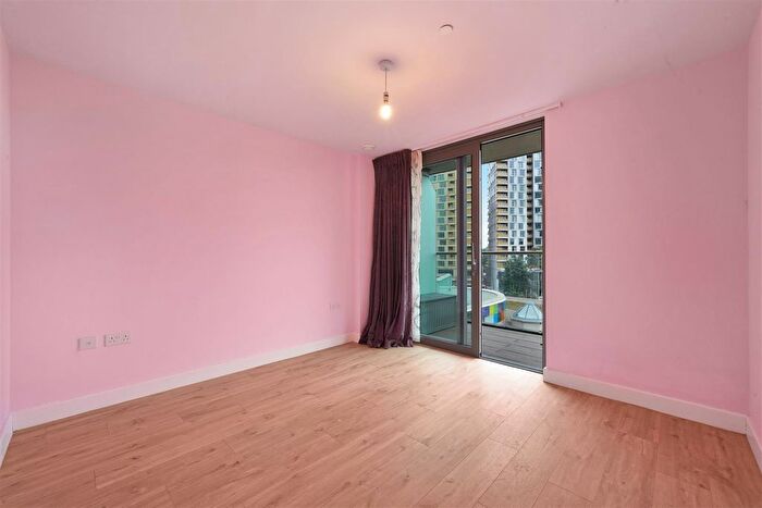 2 Bedroom Flat For Sale In Cornmill Lane, London, SE13